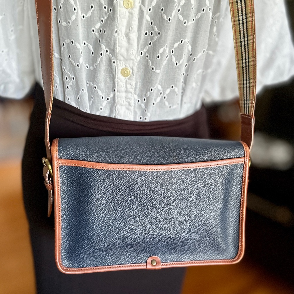 Burberrys Vintage crossbody with Bag Charm - Picture 9 of 15